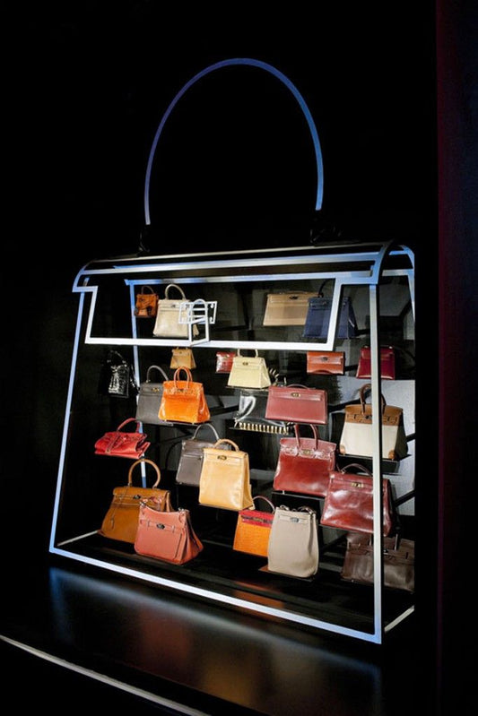  2026 trending handbags for women including quilted chain flap, neverfull style tote, nano speedy mini bag, woven quiet luxury tote, and structured birkin togo style handbag, affordable luxury inspired bags for us and canada