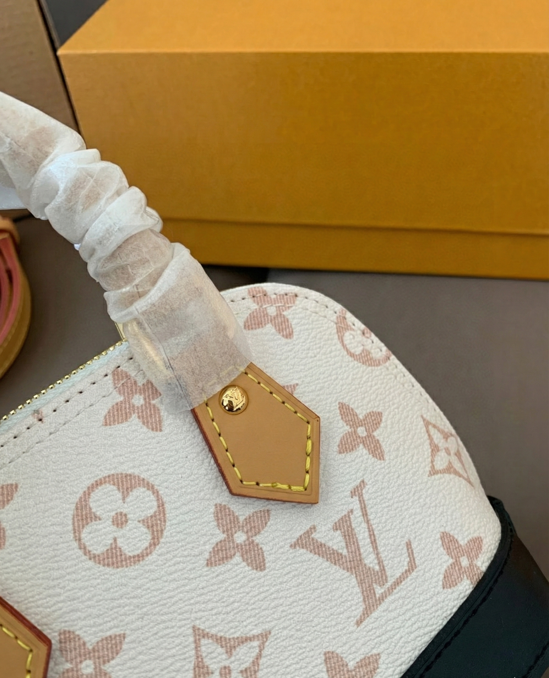 Alma BB bag.