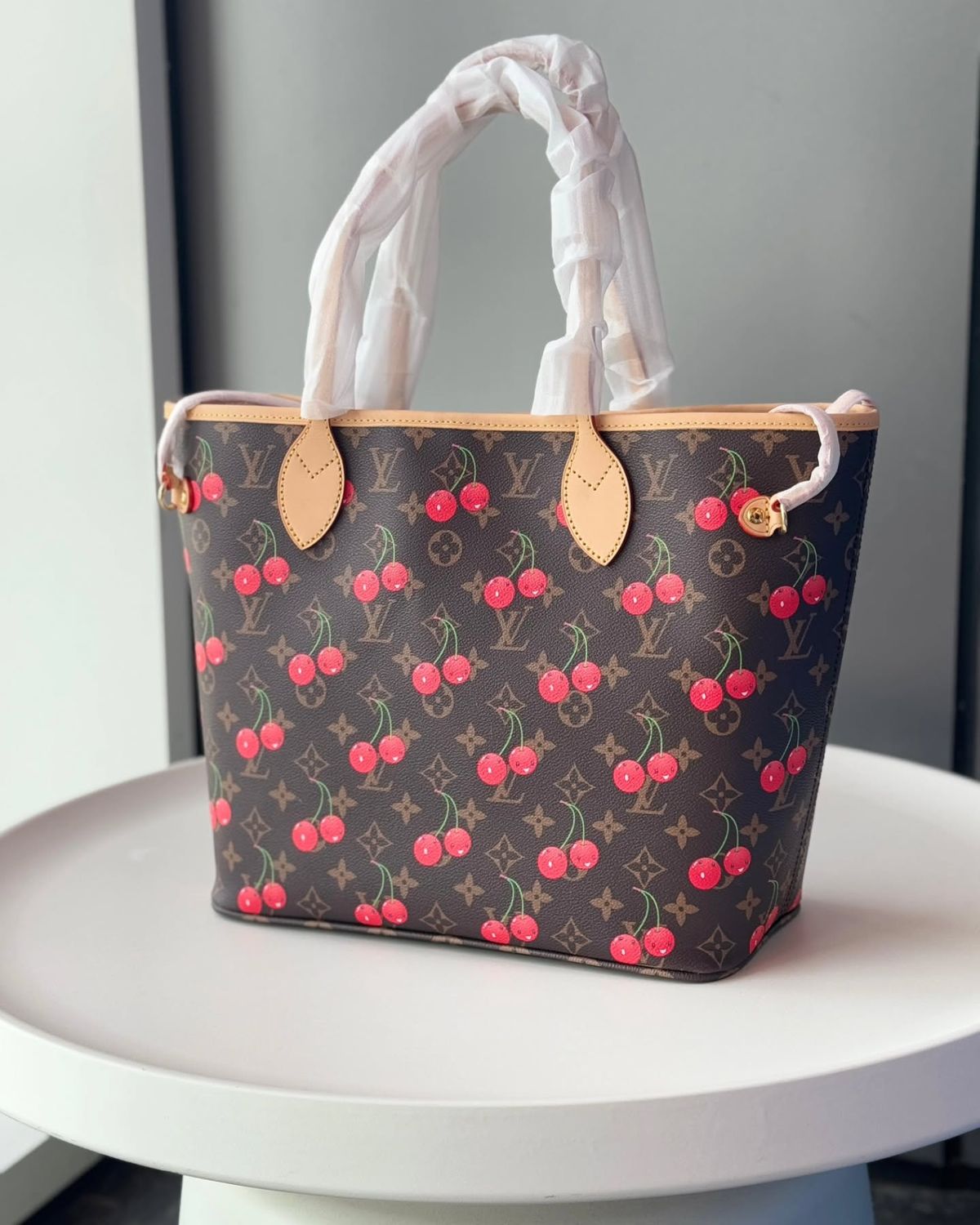 Neverfull-Style MM Bag.