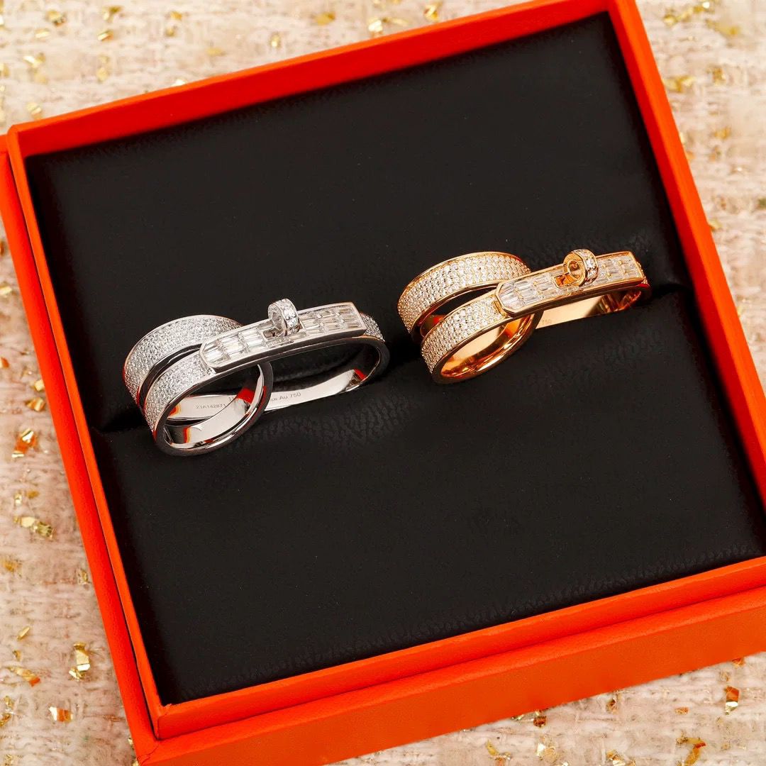 Luxury 925 sterling silver double ring accessory in silver finish with a clean minimalist design.
18K Gold Plated Double Twist Ring - Designer Inspired Statement Jewelry